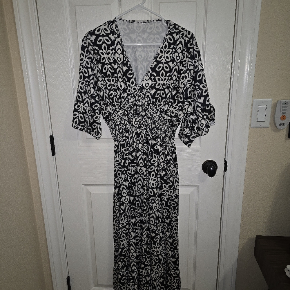 Elegant Black and White Patterned Dress